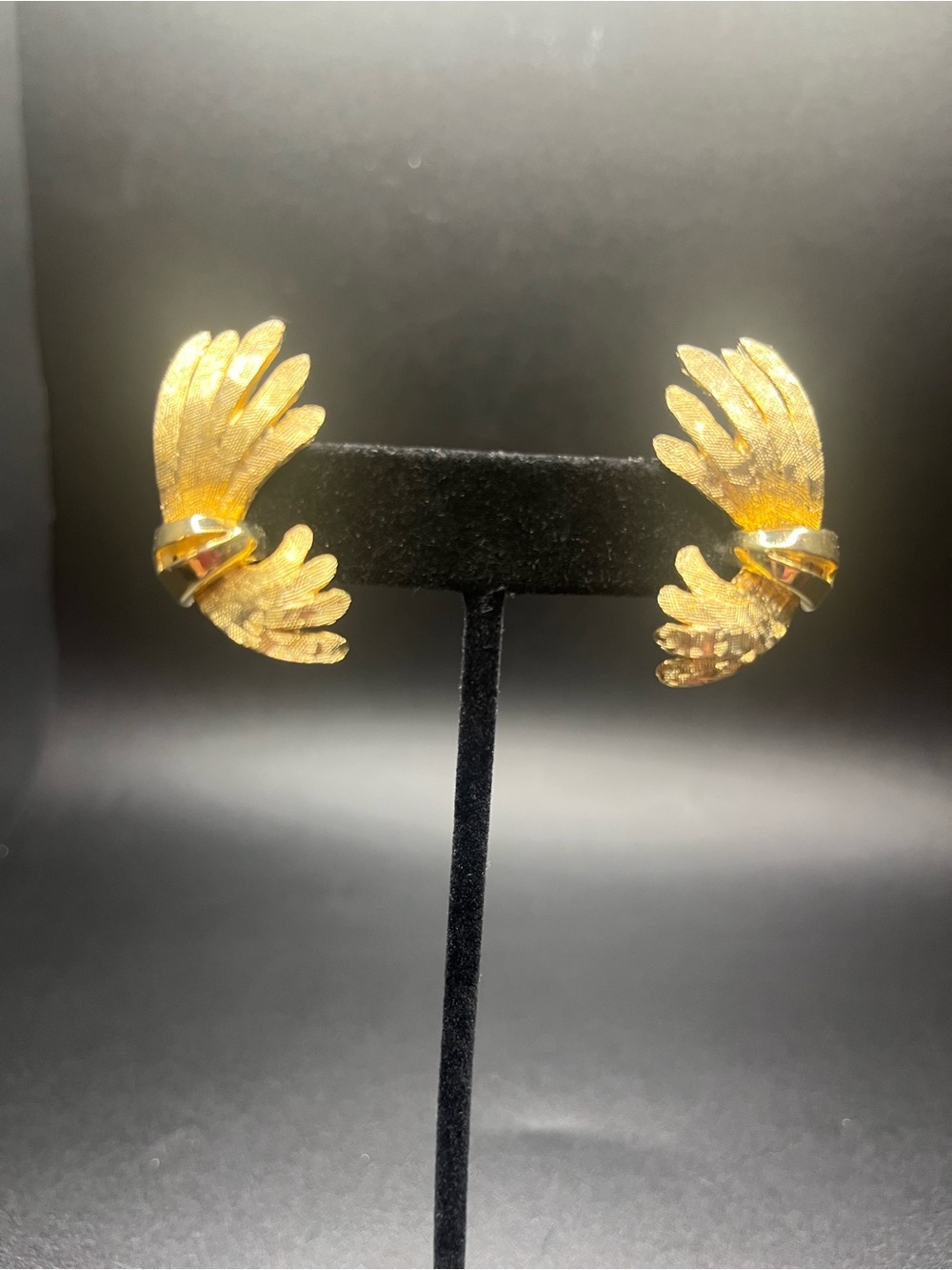Vintage Gold Tone Feather Fan Clip-On Earrings